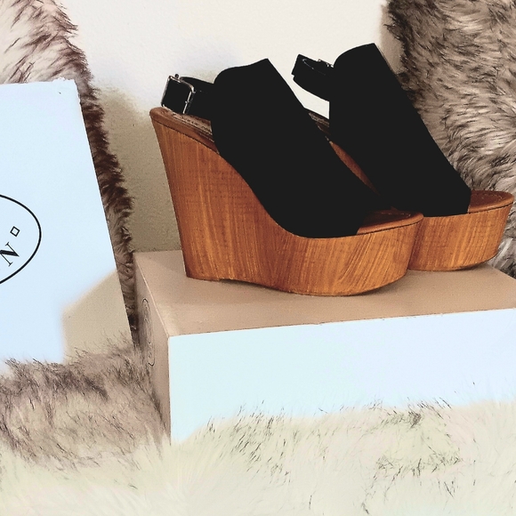 High Platform Steve Madden Wedge. Black Suede "Brandy" Wedge. Size 10 - Picture 5 of 9